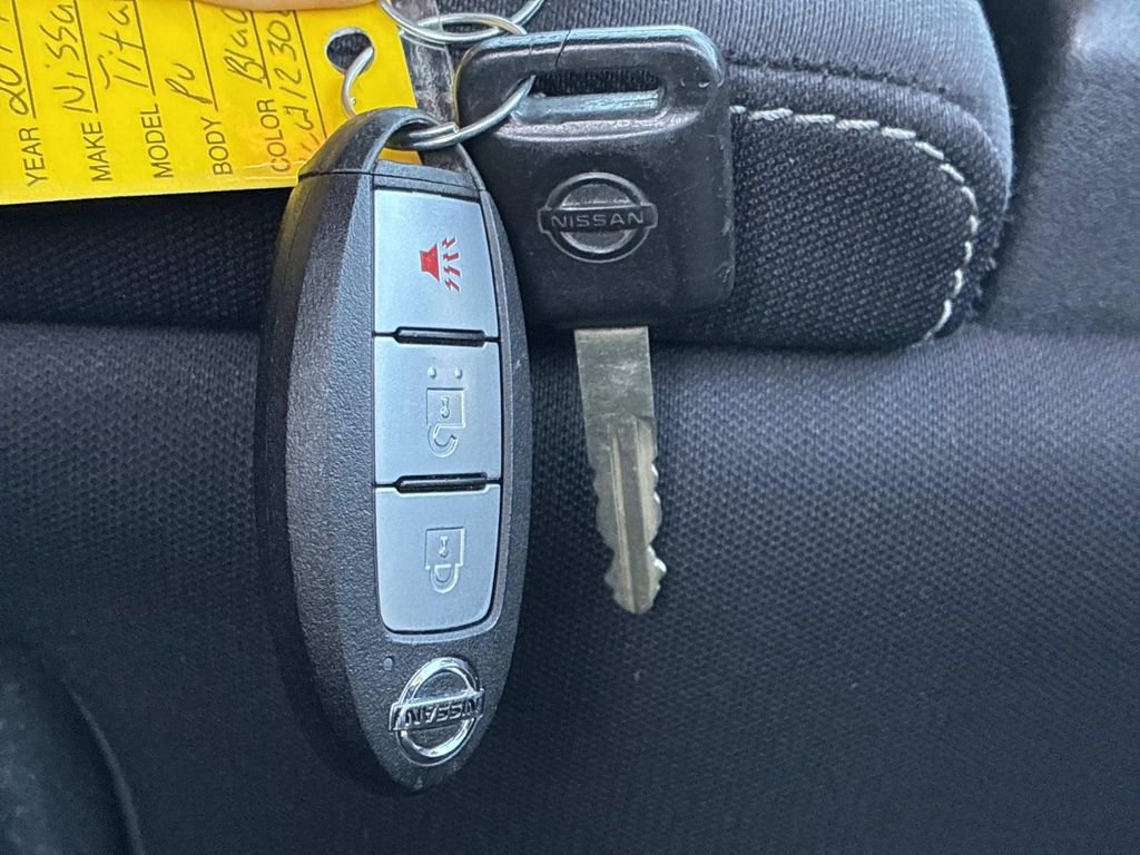 Used 2019 Nissan Titan SV image 9