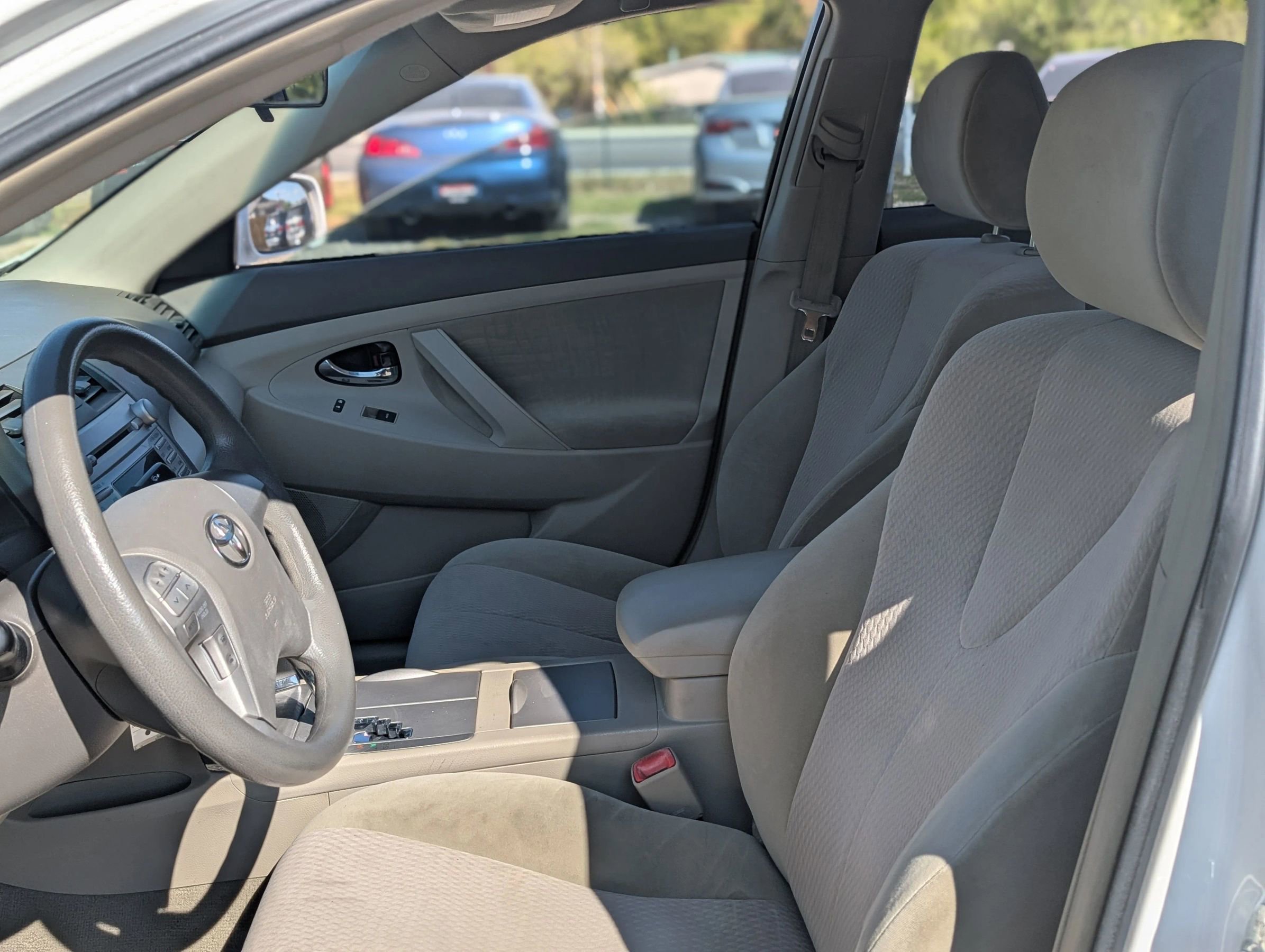 Used 2010 Toyota Camry LE image 25