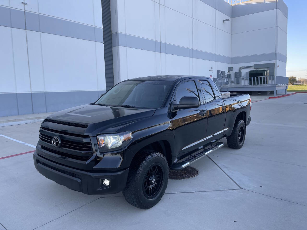 Used 2014 Toyota Tundra SR RWD image 1