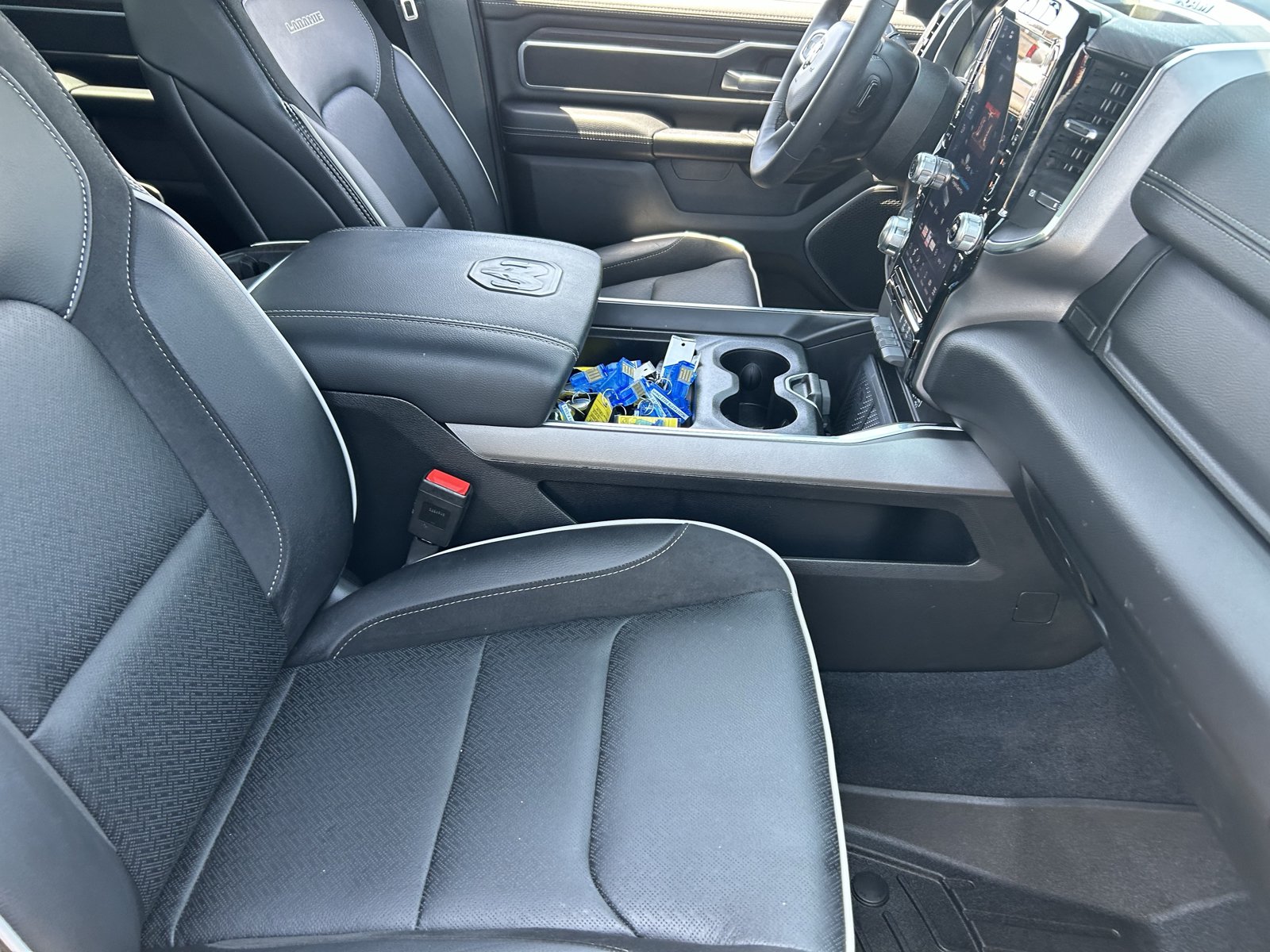 Used 2025 RAM 1500 Laramie w/ Sport Appearance Package AWD/4WD image 10