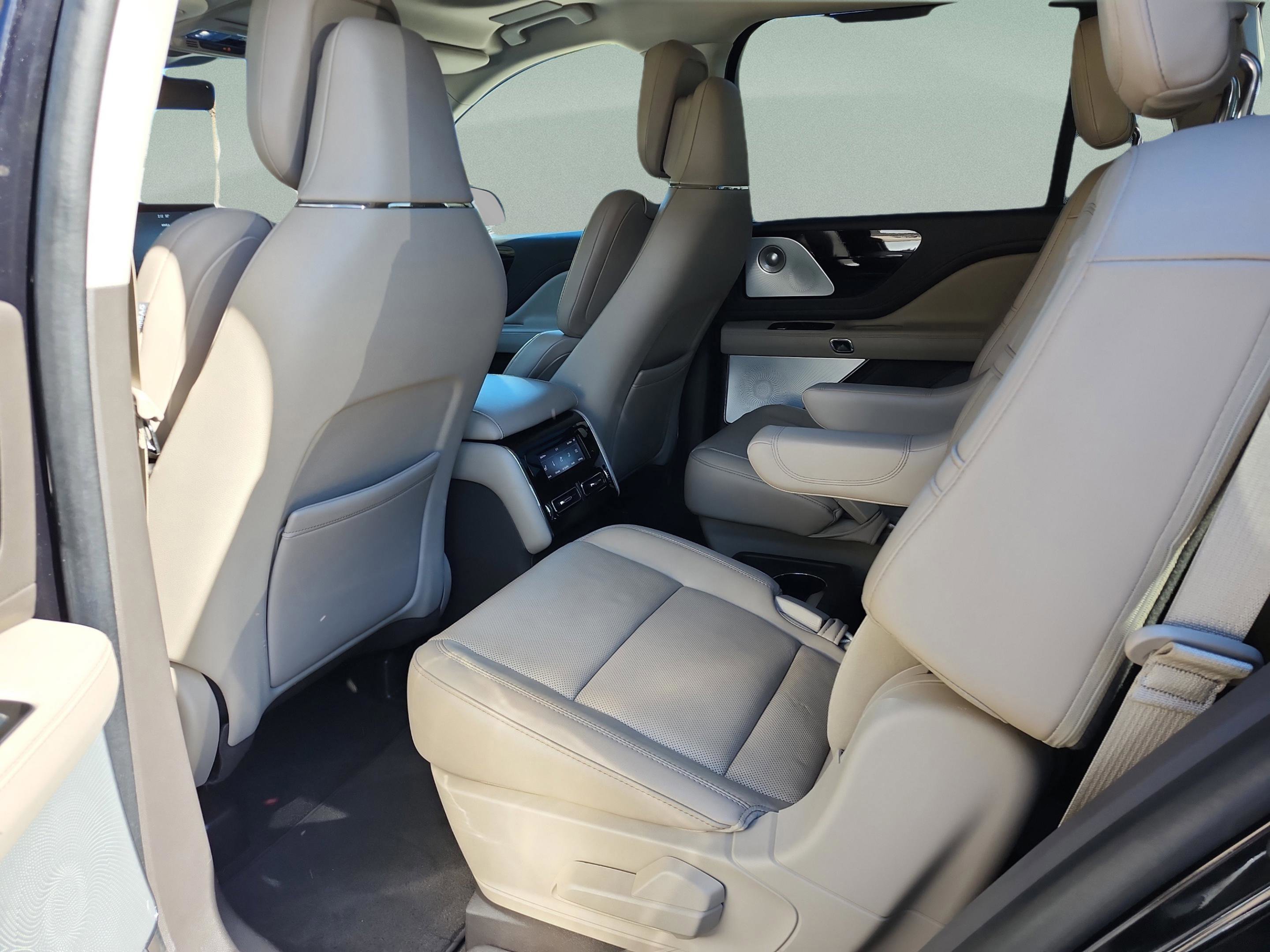 Used 2021 Lincoln Aviator Grand Touring w/ Equipment Group 301A AWD/4WD image 19