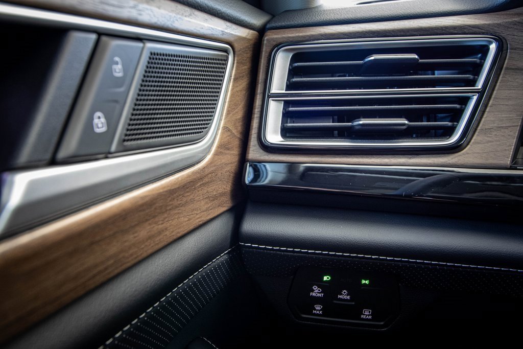 New 2026 Volkswagen Atlas SE image 32