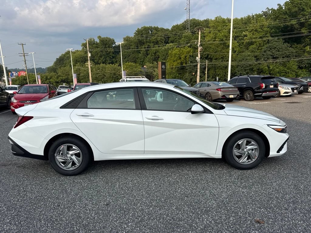 New 2026 Hyundai Elantra SE FWD image 4