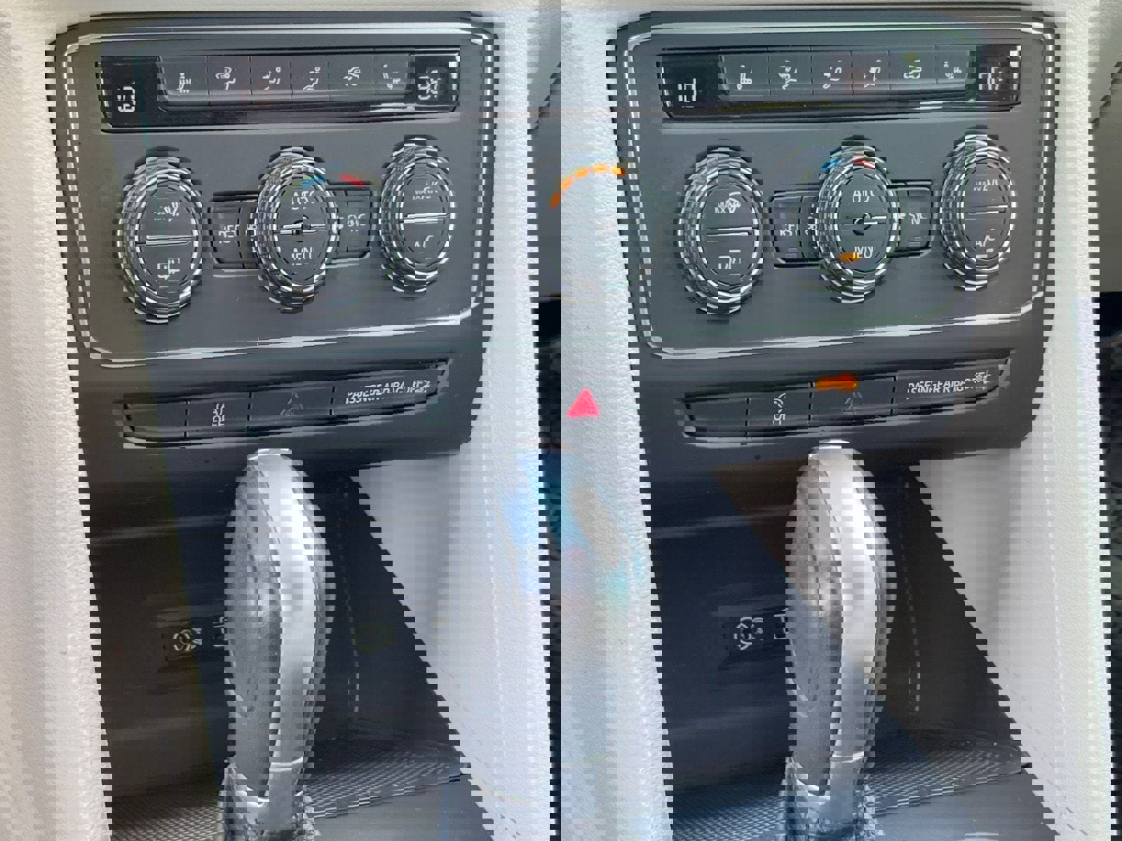 Used 2018 Volkswagen Atlas SE image 26