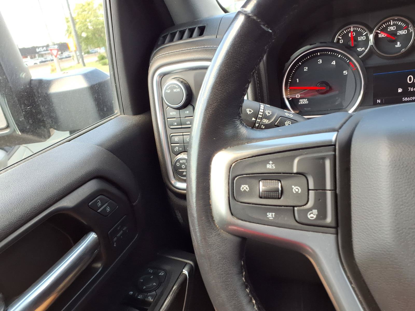 Used 2022 Chevrolet Silverado 2500 LTZ w/ LTZ Convenience Package AWD/4WD image 16
