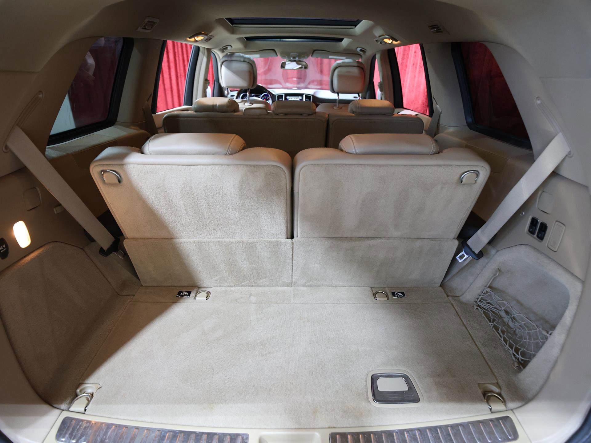 Used 2015 Mercedes-Benz GL 550 4MATIC w/ Driver Assistance Package image 32