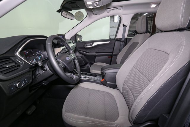 Used 2022 Ford Escape SE w/ SE Sport Appearance Package image 39
