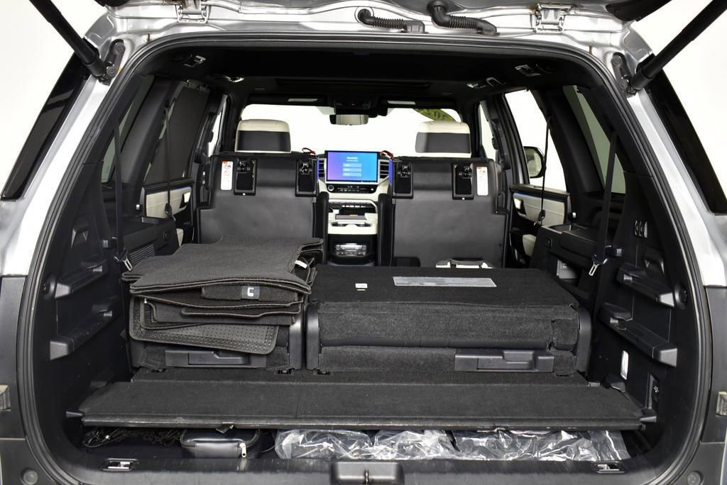 Used 2024 Toyota Sequoia Capstone AWD/4WD image 32