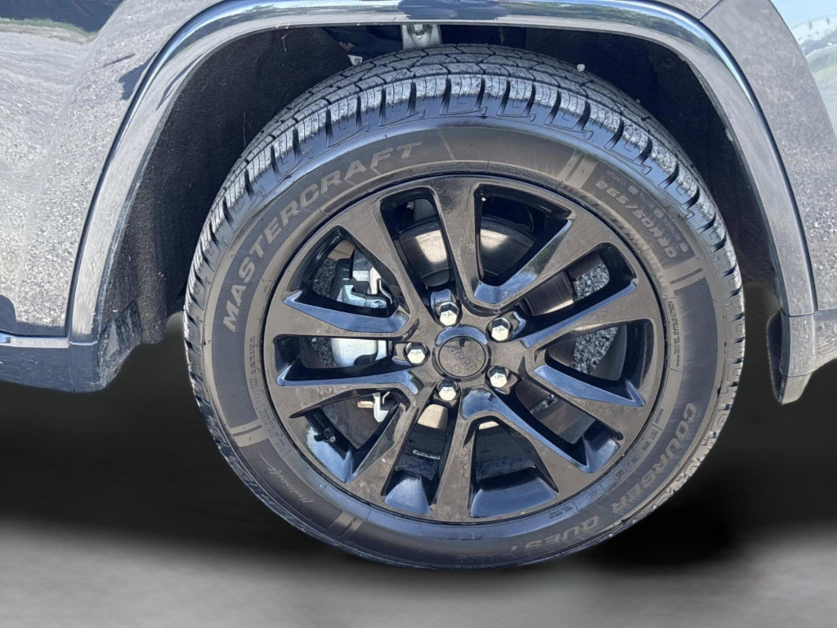 Used 2018 Jeep Grand Cherokee Altitude image 9