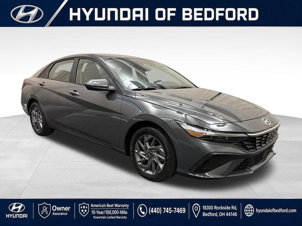 Used 2024 Hyundai Elantra SEL FWD image 3