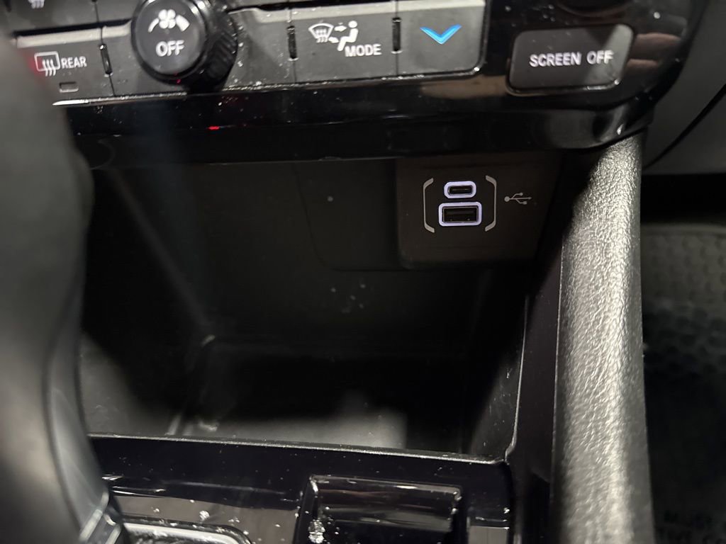 Used 2025 Jeep Compass Latitude w/ Sun & Sound Group image 29