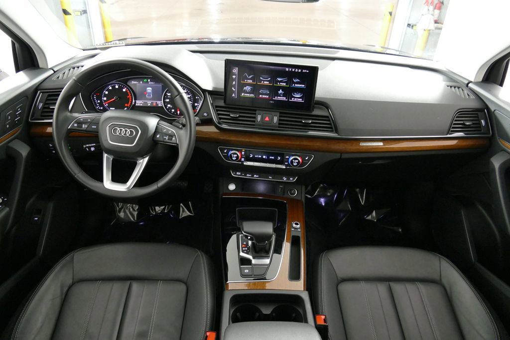 Used 2023 Audi Q5 2.0T Premium w/ Convenience Package AWD/4WD image 10
