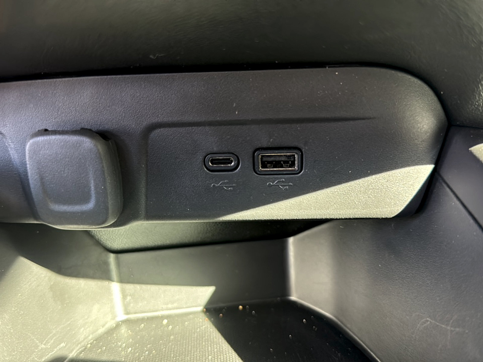 Used 2025 Chevrolet Trax RS FWD image 13