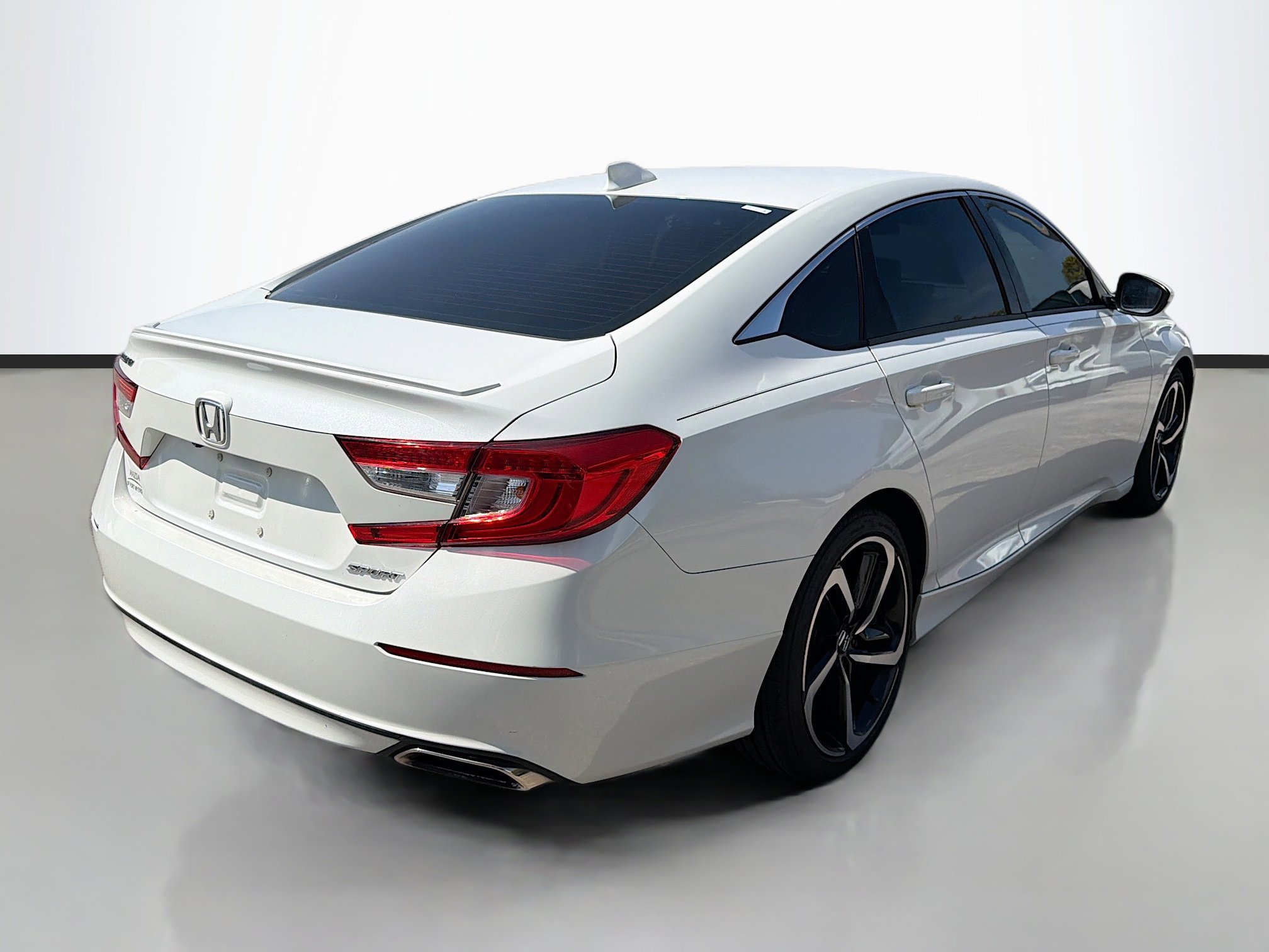 Used 2018 Honda Accord Sport image 3