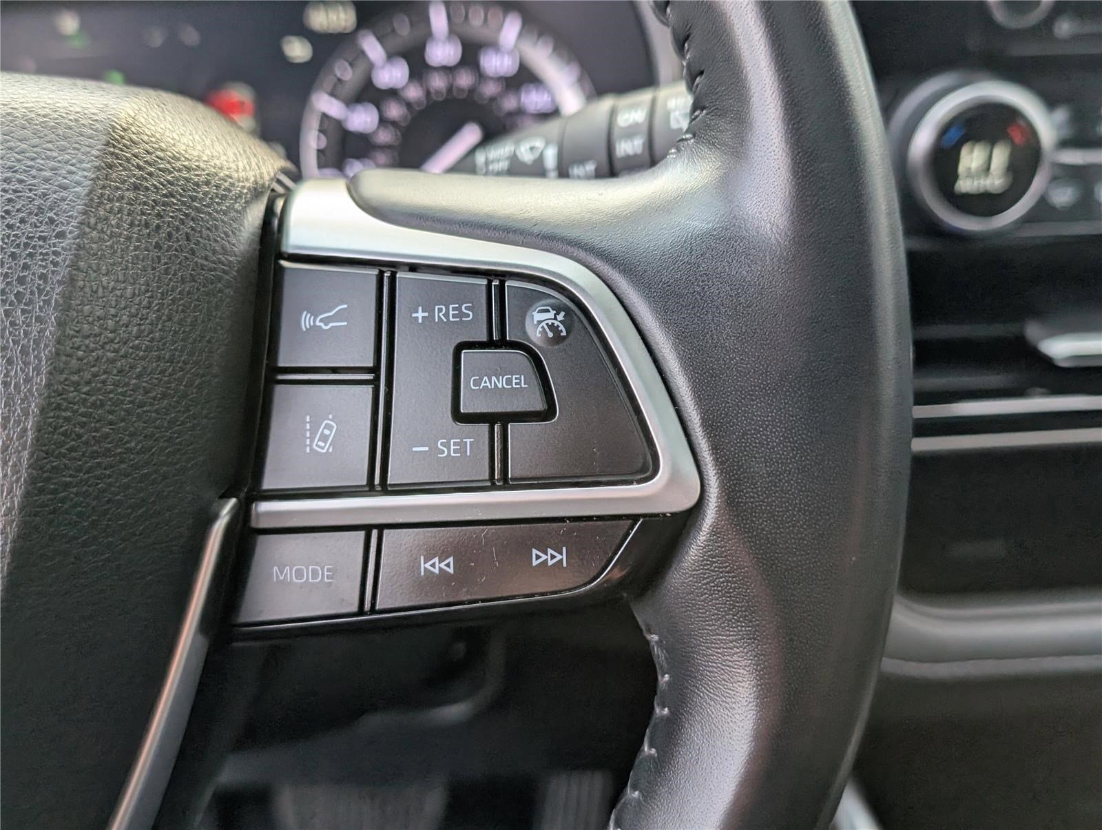 Used 2022 Toyota Highlander XLE image 24