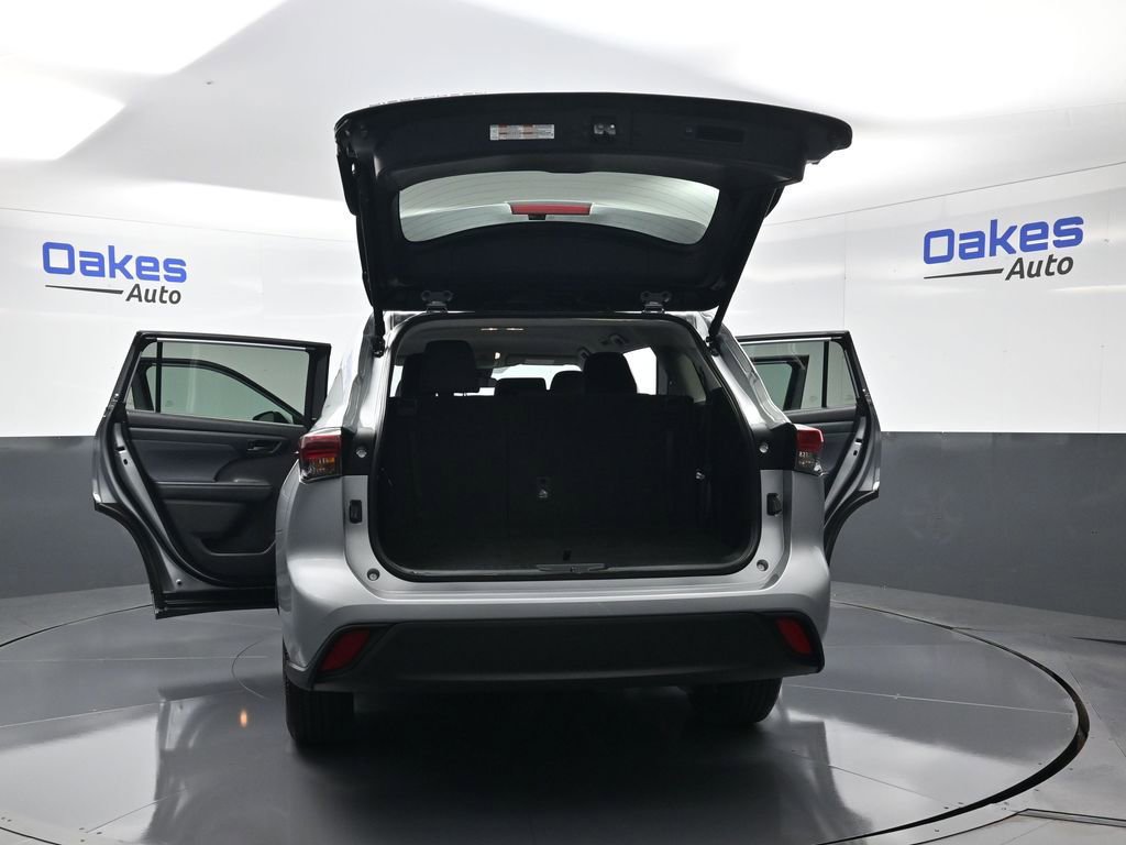 Used 2024 Toyota Highlander LE image 56