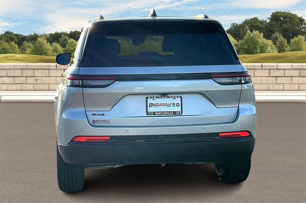 New 2025 Jeep Grand Cherokee Altitude image 4