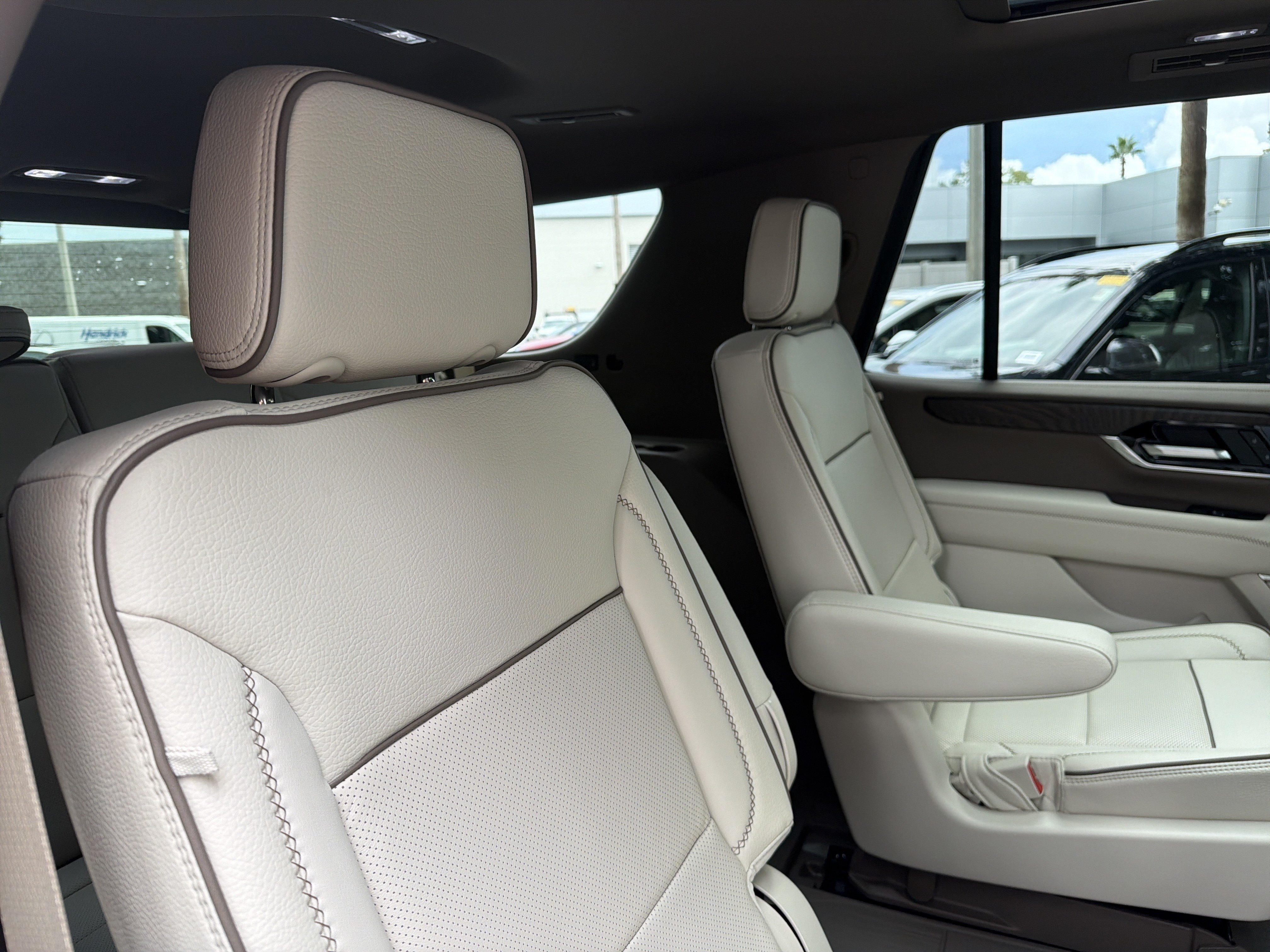 Used 2026 GMC Yukon Denali w/ Denali Reserve Package AWD/4WD image 41