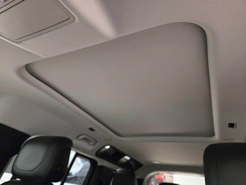 Used 2020 Land Rover Defender 110 First Edition AWD/4WD image 18