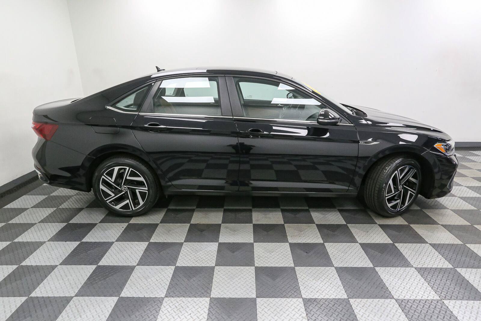 Certified 2023 Volkswagen Jetta SEL FWD image 9
