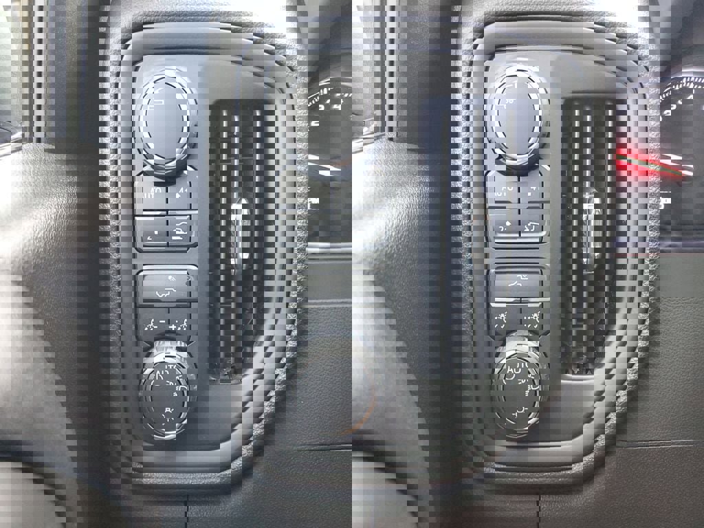 Used 2025 Chevrolet Silverado 1500 Custom image 19