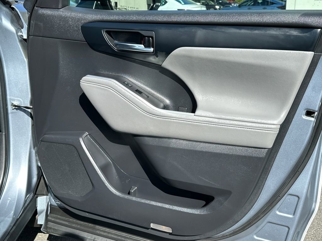 Used 2022 Toyota Highlander XLE image 13