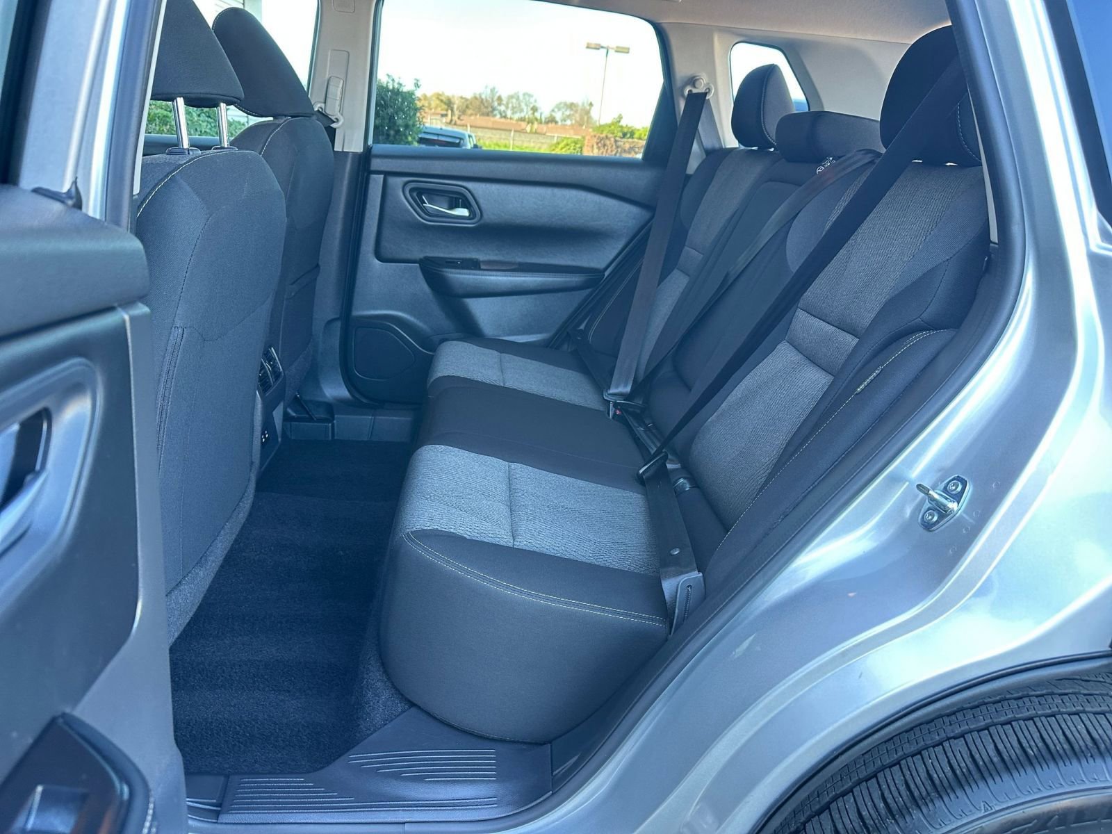 Used 2025 Nissan Rogue SV image 37