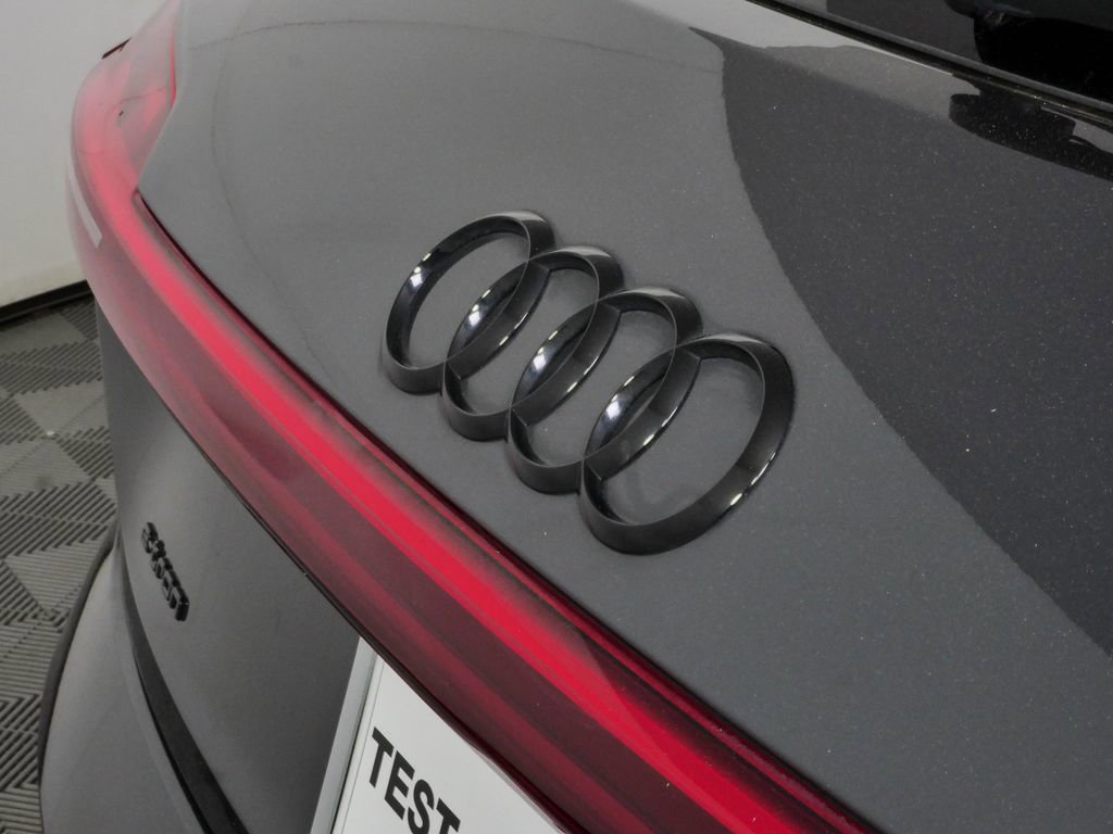 Used 2022 Audi e-tron Premium Plus w/ Premium Plus Package AWD/4WD image 38