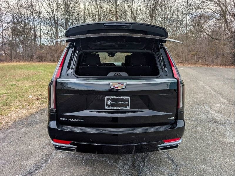 Used 2023 Cadillac Escalade ESV Premium Luxury image 7