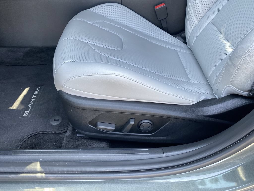 Certified 2024 Hyundai Elantra Limited FWD image 12