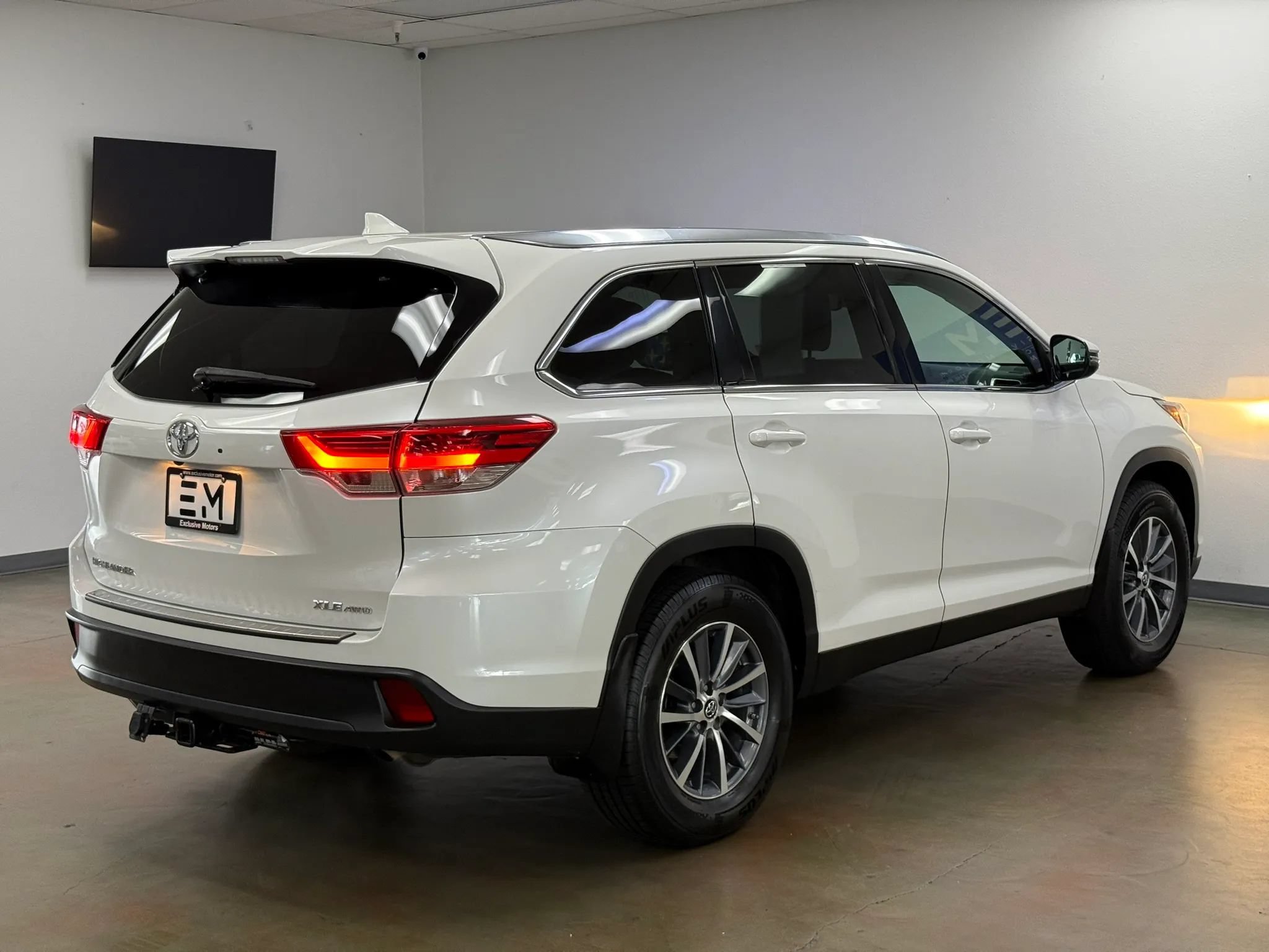 Used 2019 Toyota Highlander XLE AWD/4WD image 7
