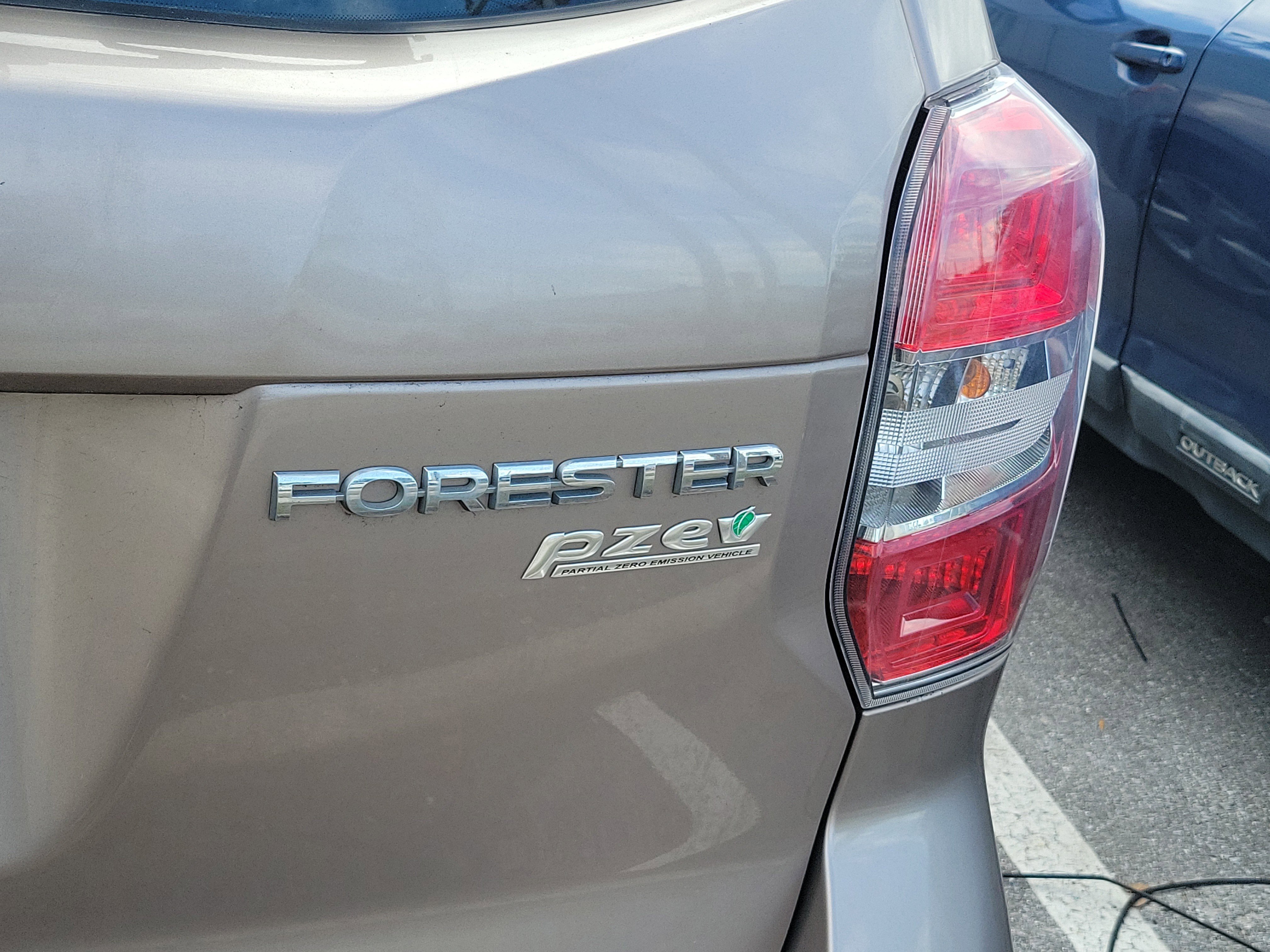 Used 2016 Subaru Forester 2.5i w/ Alloy Wheel Package image 9