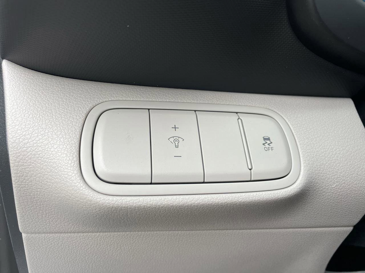 New 2026 Hyundai Venue SEL FWD image 34