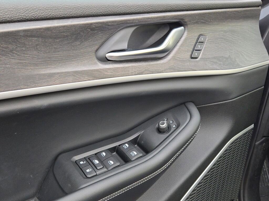 Used 2022 Jeep Grand Cherokee L Limited w/ Trailer Tow Group (B) image 23