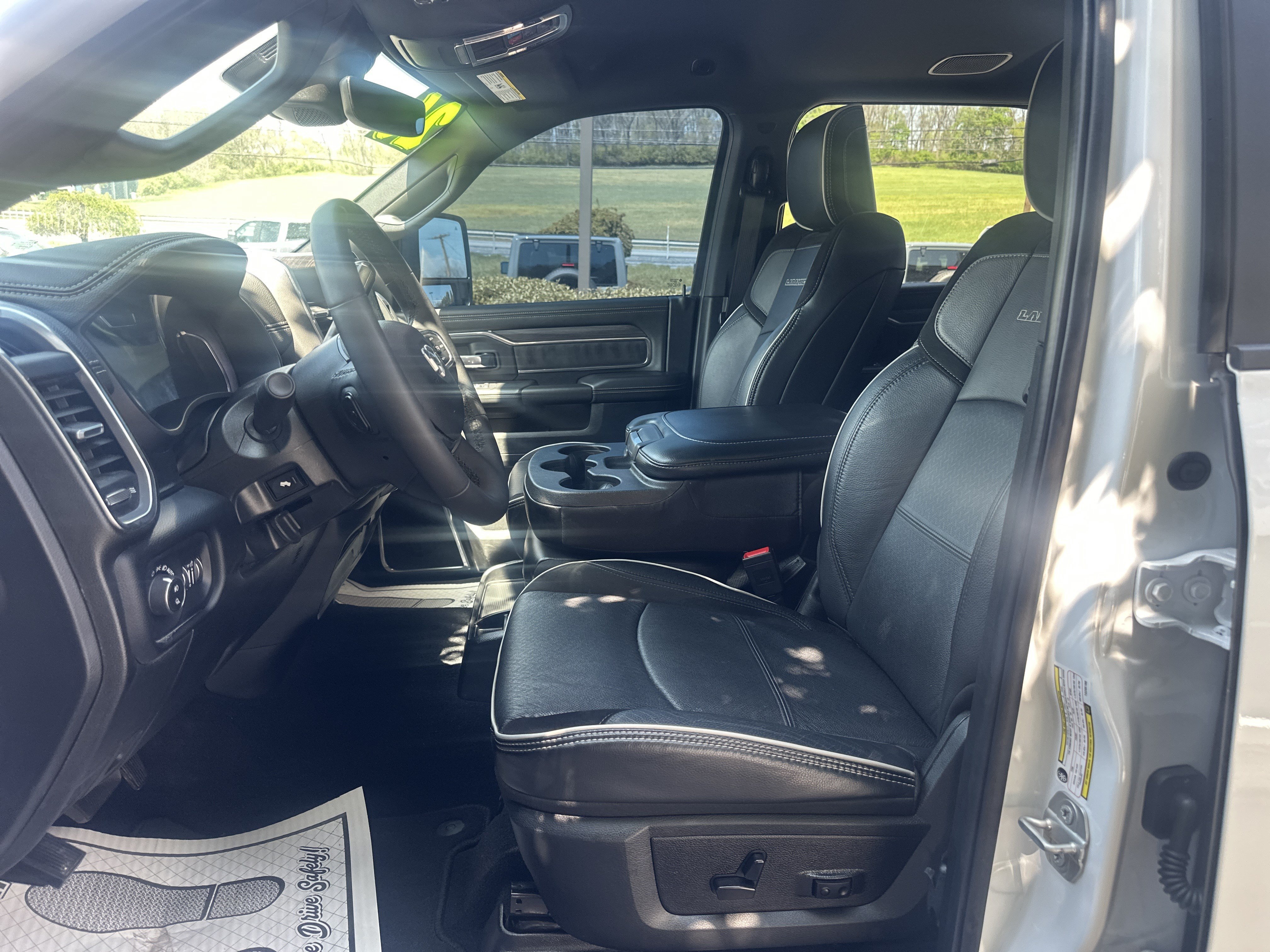 Used 2026 RAM 2500 Laramie AWD/4WD image 13