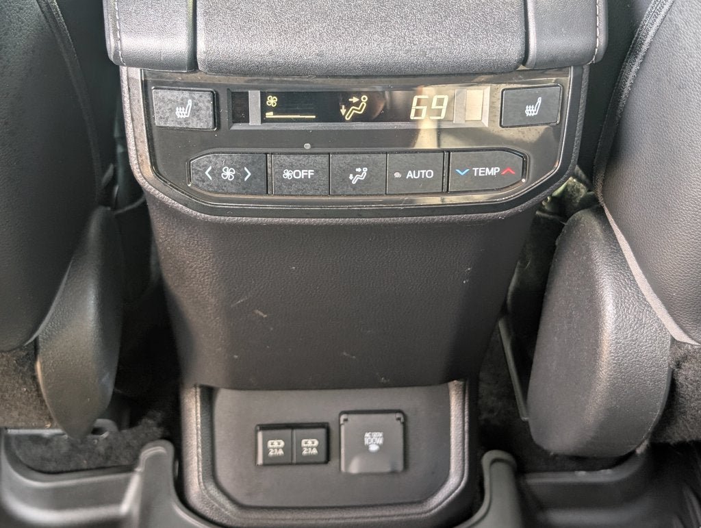 Certified 2021 Toyota Highlander Platinum AWD/4WD image 36