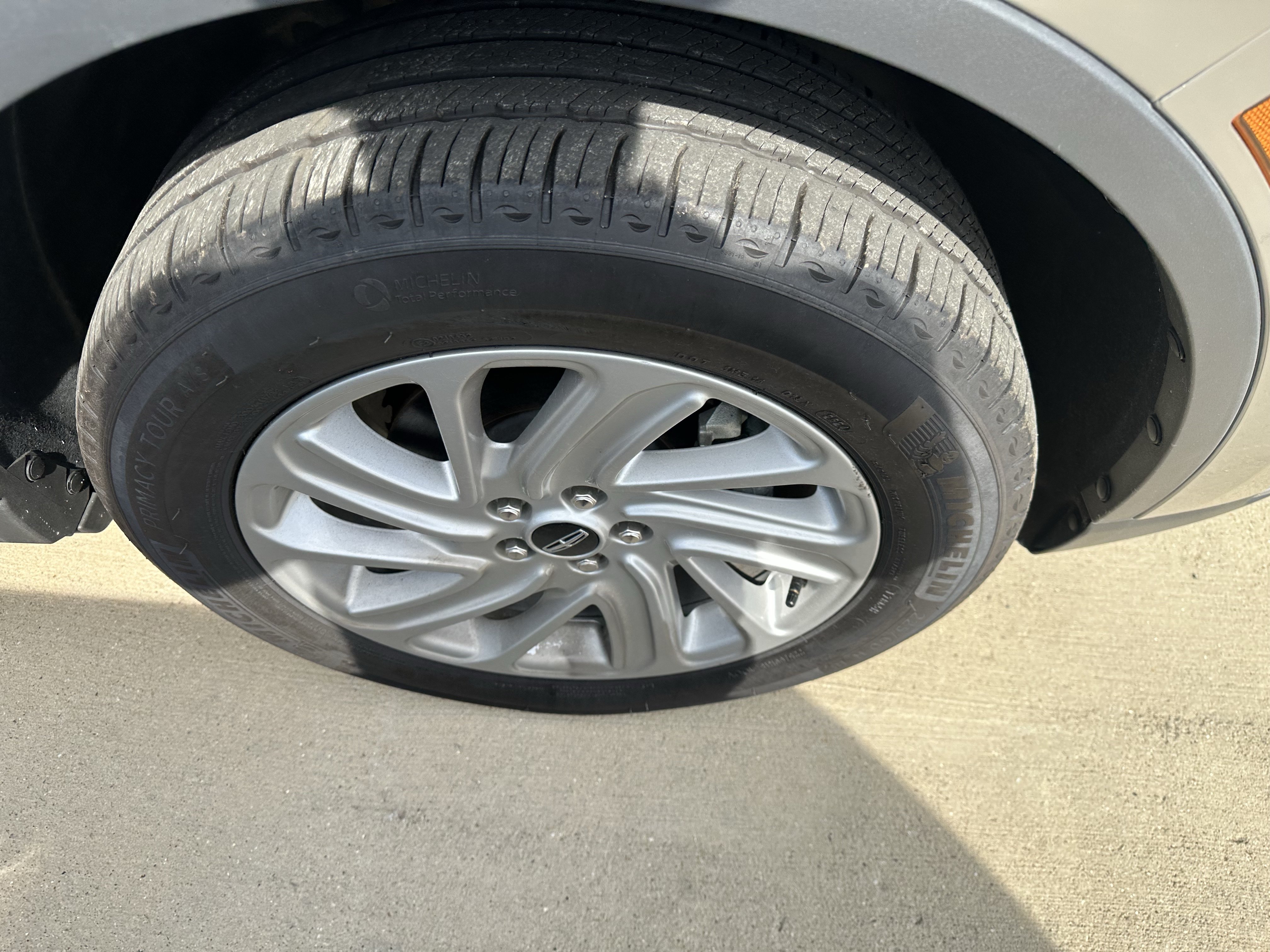 Used 2025 Lincoln Corsair AWD w/ Towing Package image 2