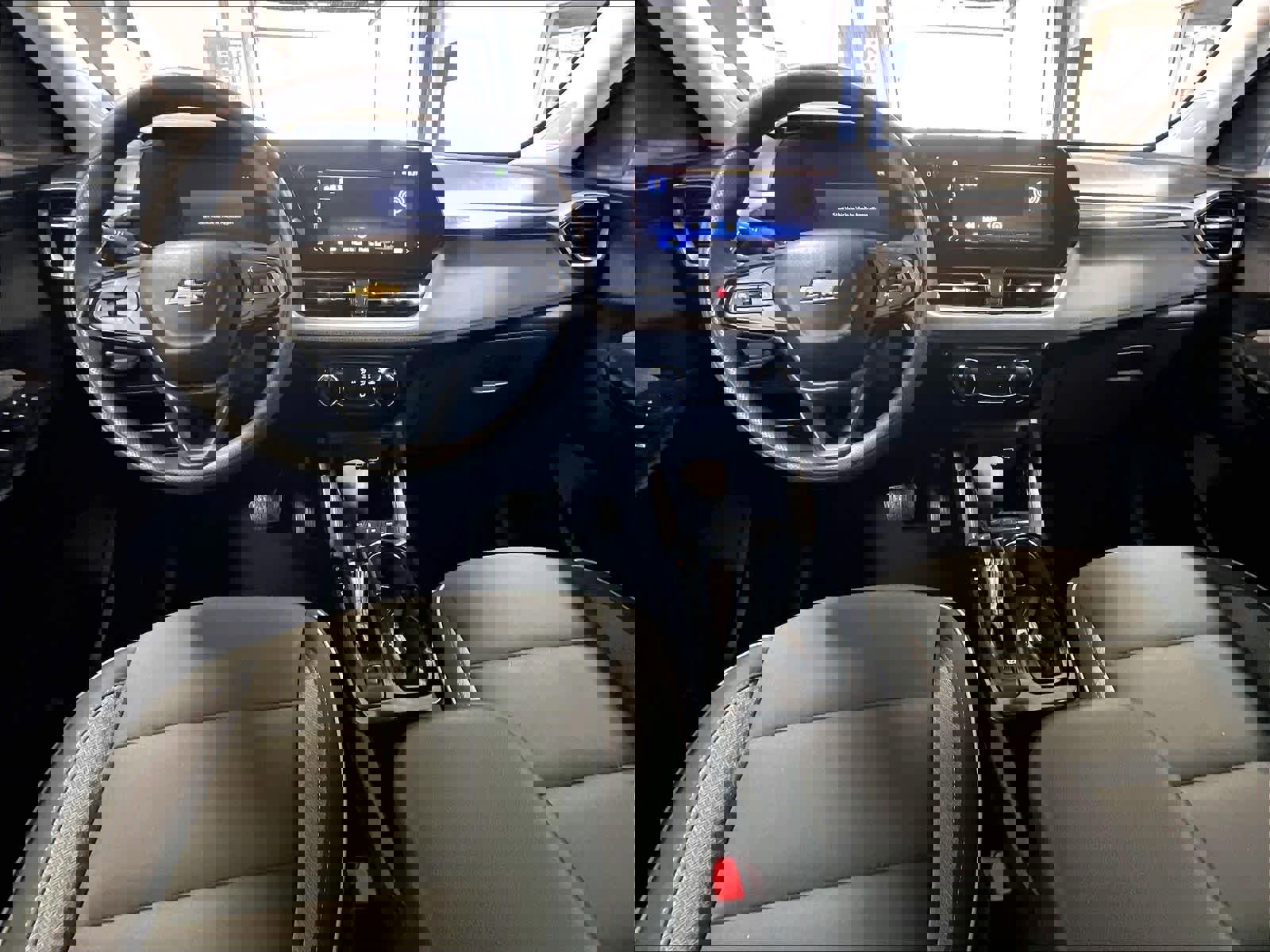 Used 2025 Chevrolet TrailBlazer LT AWD/4WD image 21