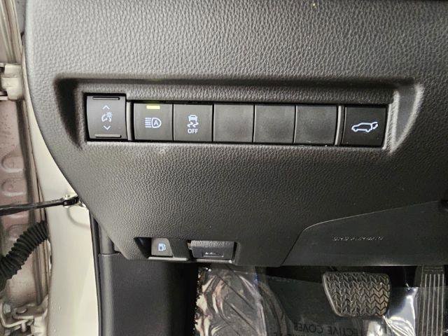 Used 2023 Toyota Venza XLE AWD/4WD image 14