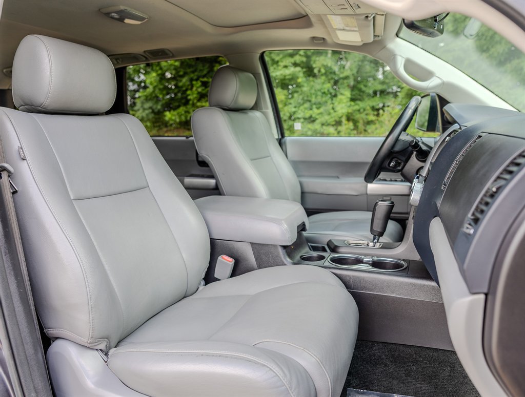 Used 2018 Toyota Sequoia Limited w/ Safety & Convenience Package RWD image 32