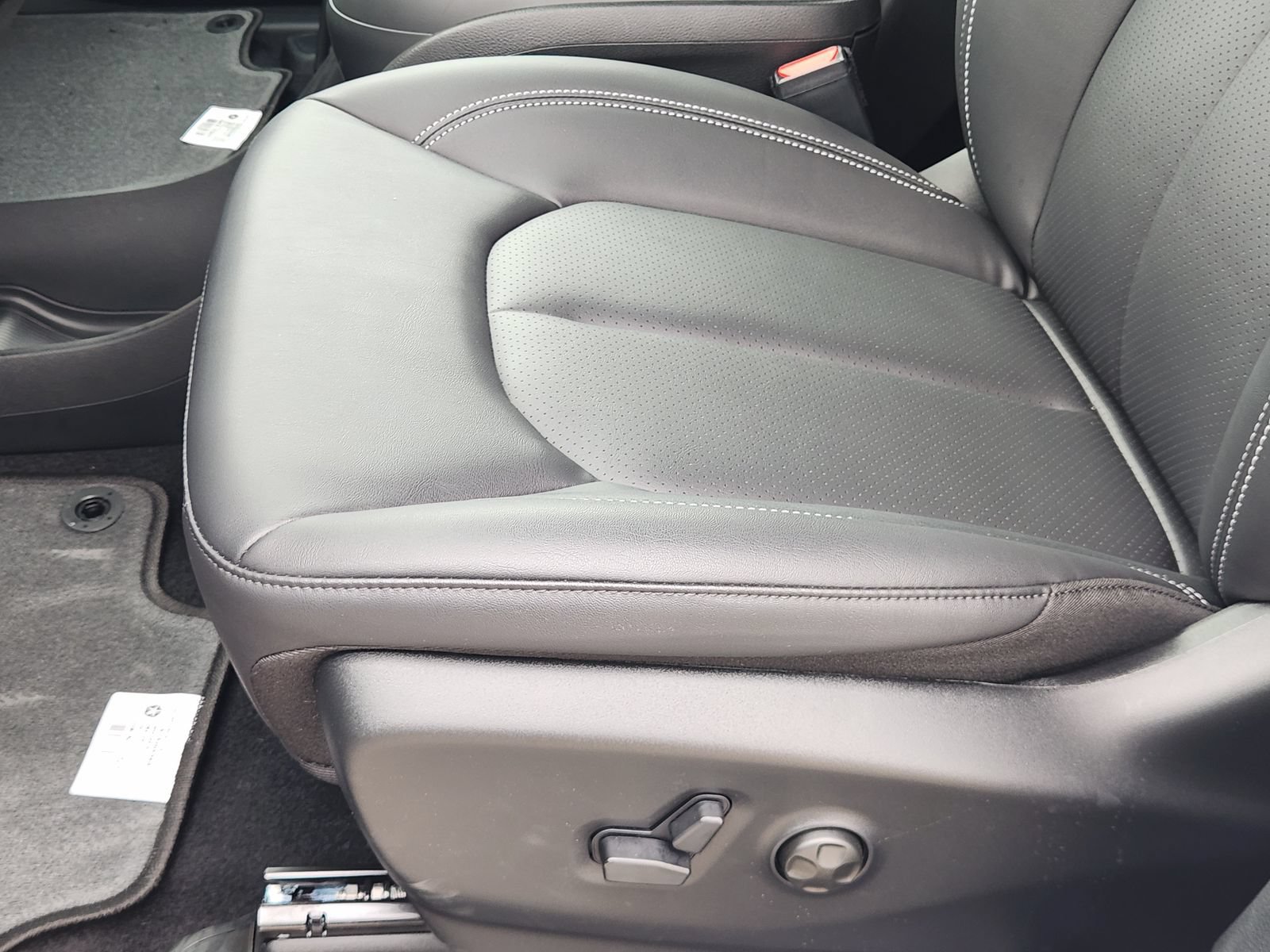 New 2027 Chrysler Pacifica Select FWD image 19