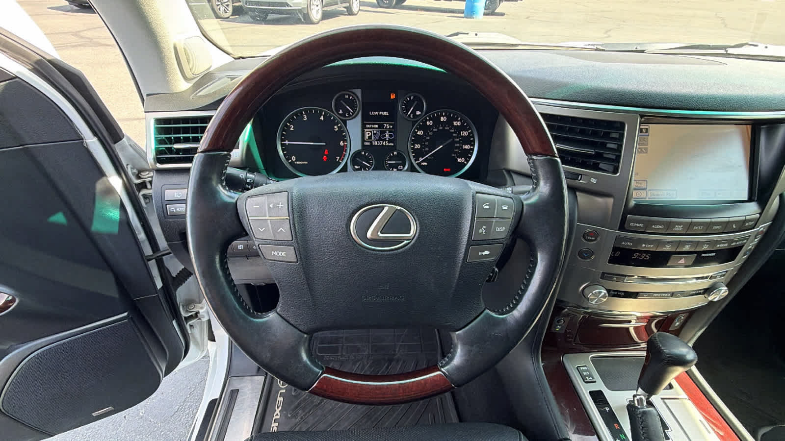 Used 2015 Lexus LX 570 4WD image 18
