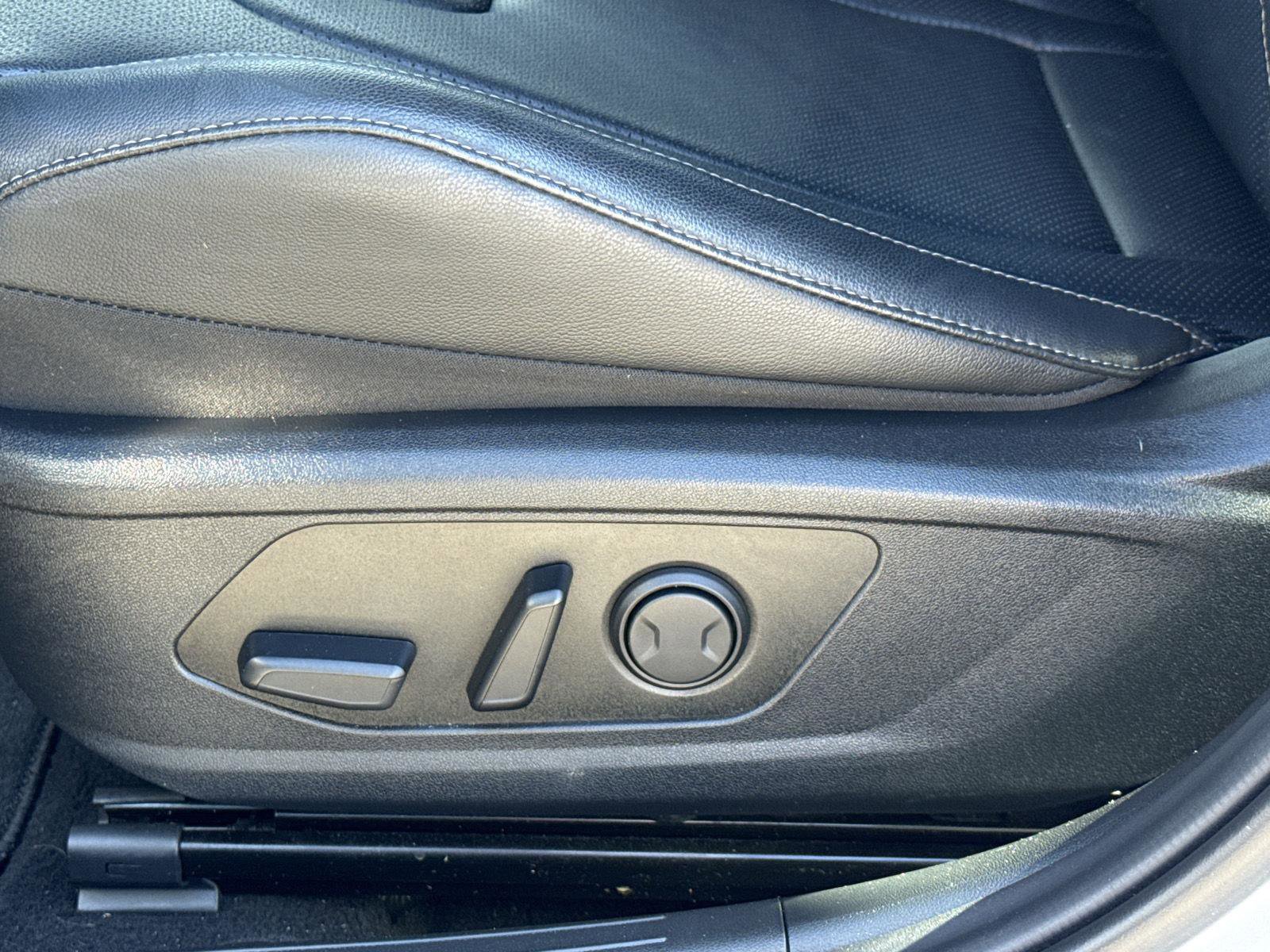 Used 2024 Hyundai Elantra Limited image 15