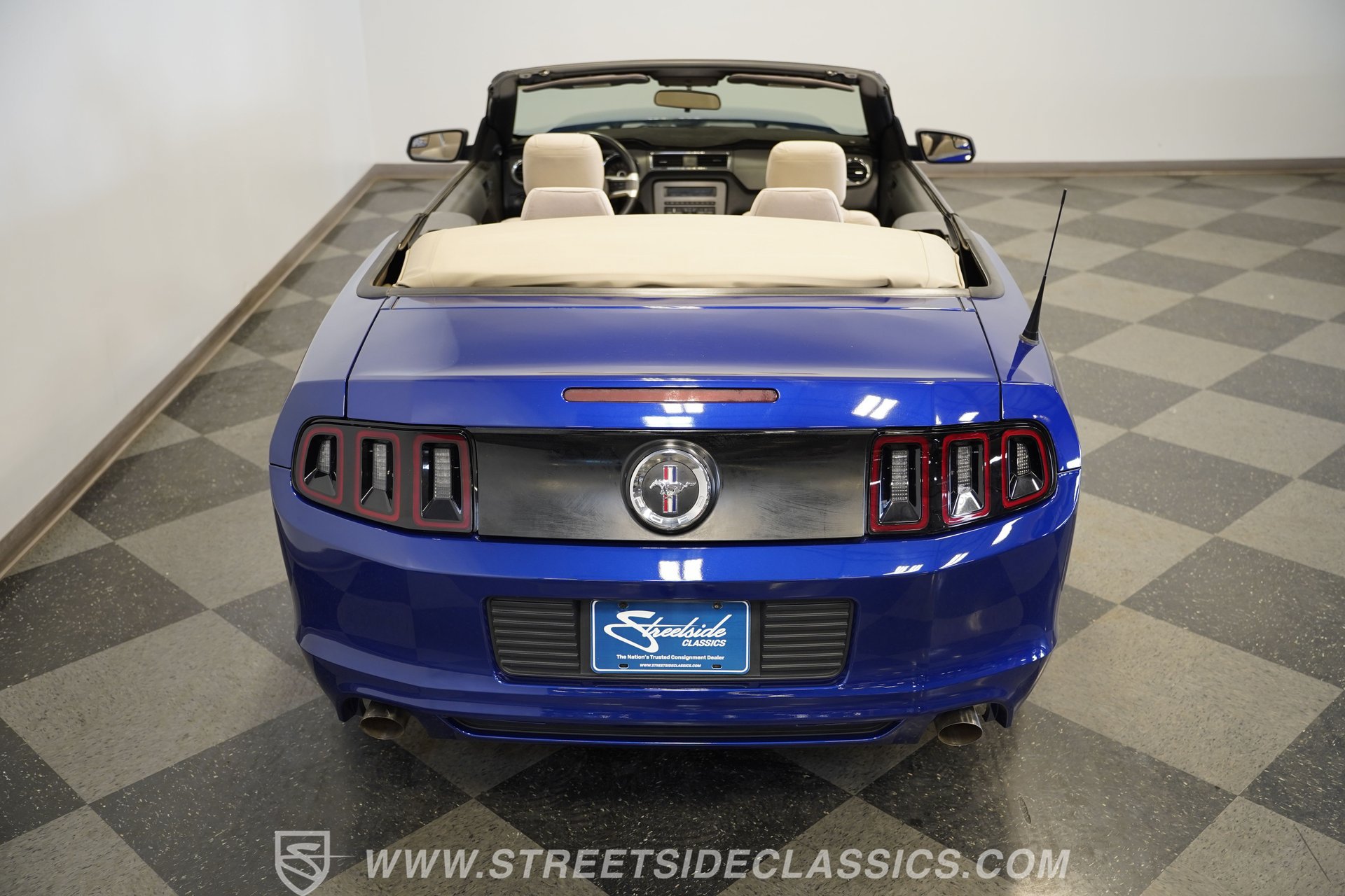 Used 2014 Ford Mustang Convertible RWD image 28