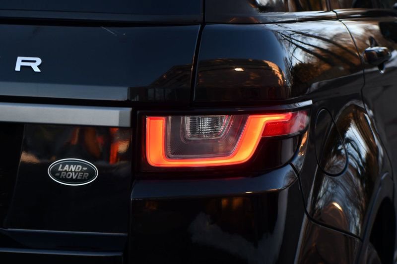 Used 2017 Land Rover Range Rover Evoque SE image 11