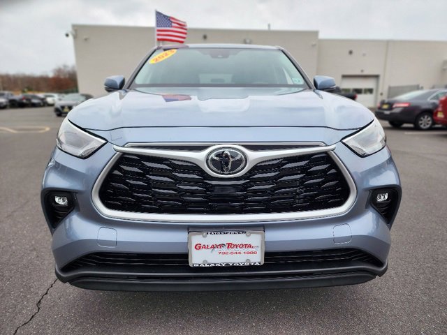 Used 2023 Toyota Highlander LE image 2