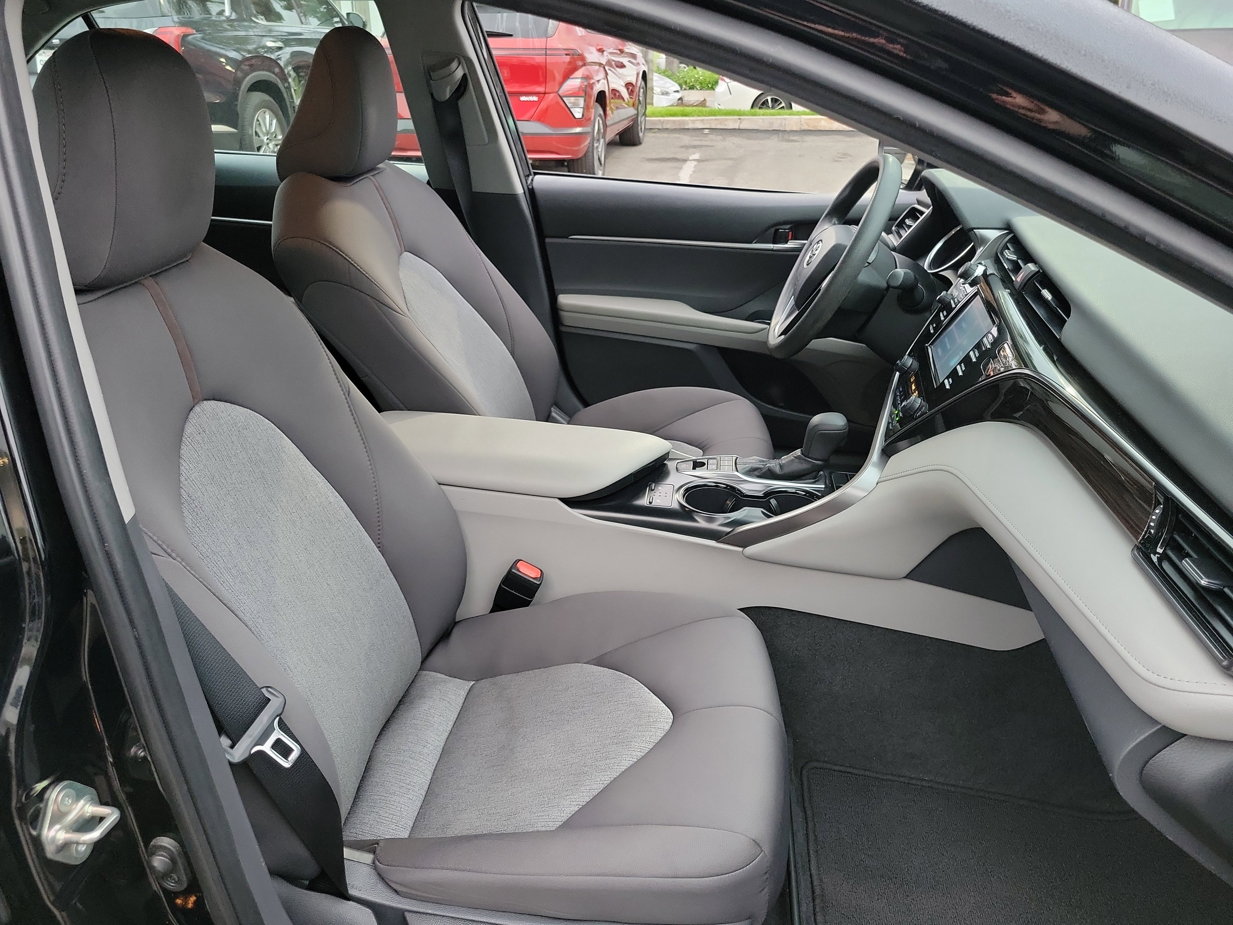 Used 2019 Toyota Camry LE image 19