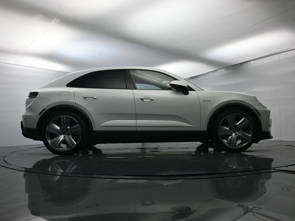 Certified 2025 Porsche Macan 4 Electric image 51