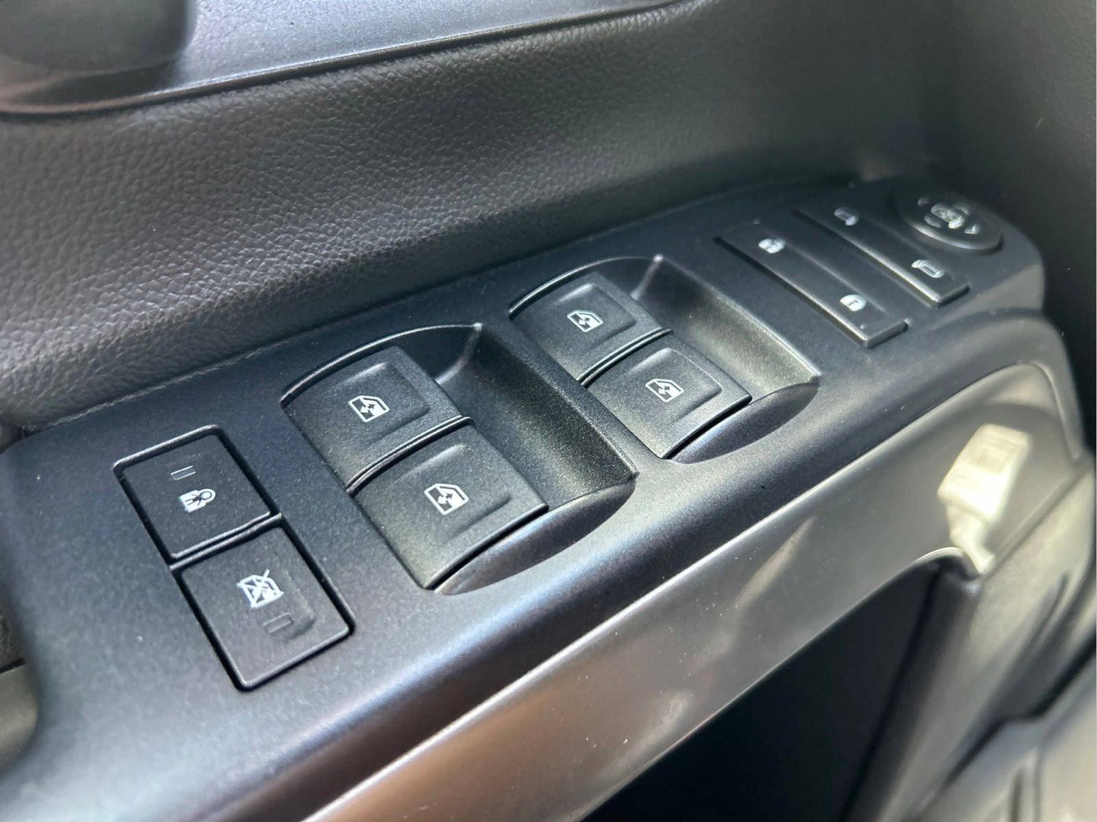 Used 2018 Chevrolet Silverado 1500 LT w/ All Star Edition AWD/4WD image 23