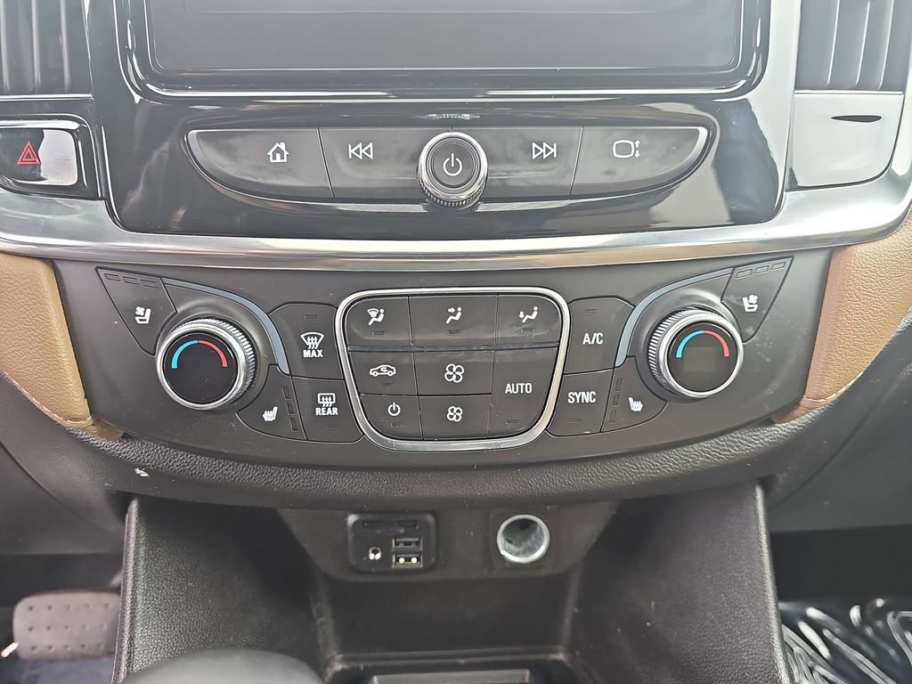 Used 2023 Chevrolet Traverse Premier AWD/4WD image 27
